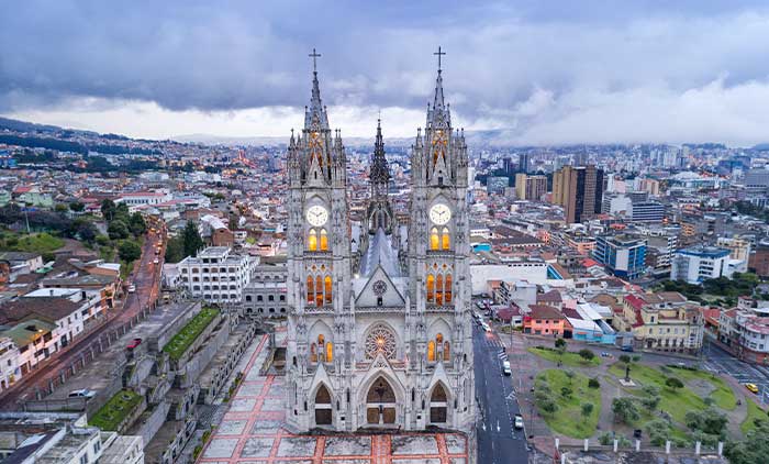 Basílica del Voto Nacional
                        