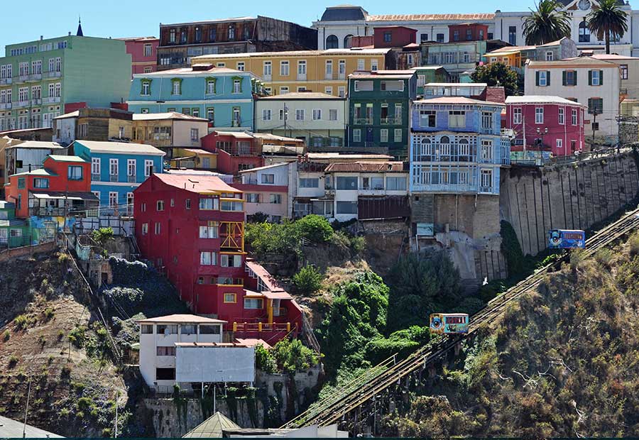 Visite o Bairro Bellavista,
                        um dos mais boêmios da cidade; explore os mercados, praças e esconderijos desse lugar incrível