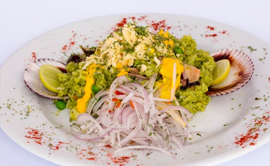 Arroz Chiclayano, Arroz frito con una mezcla de mariscos variados, cebolla y tomates