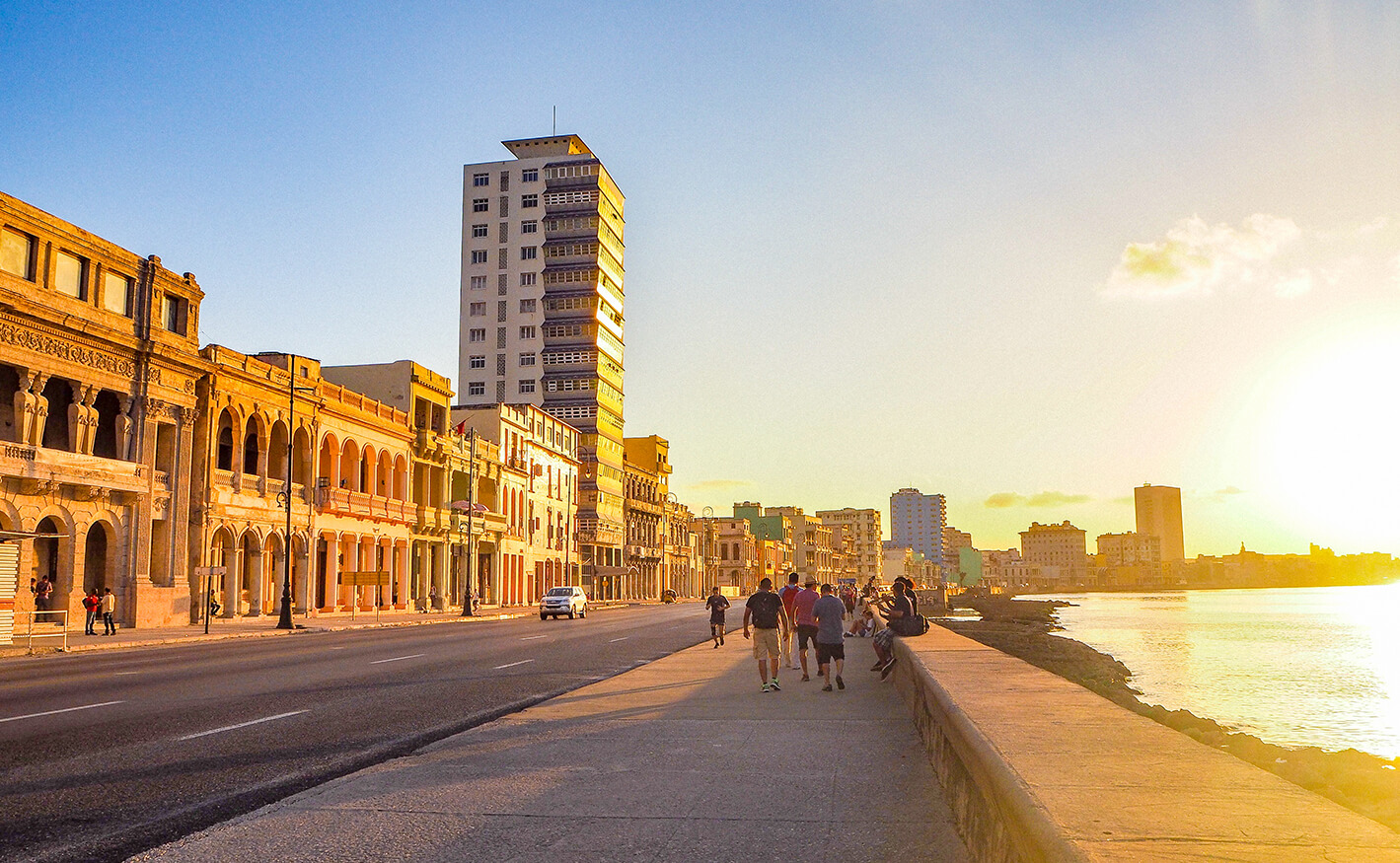 Pôr do sol no Malecon de Havana