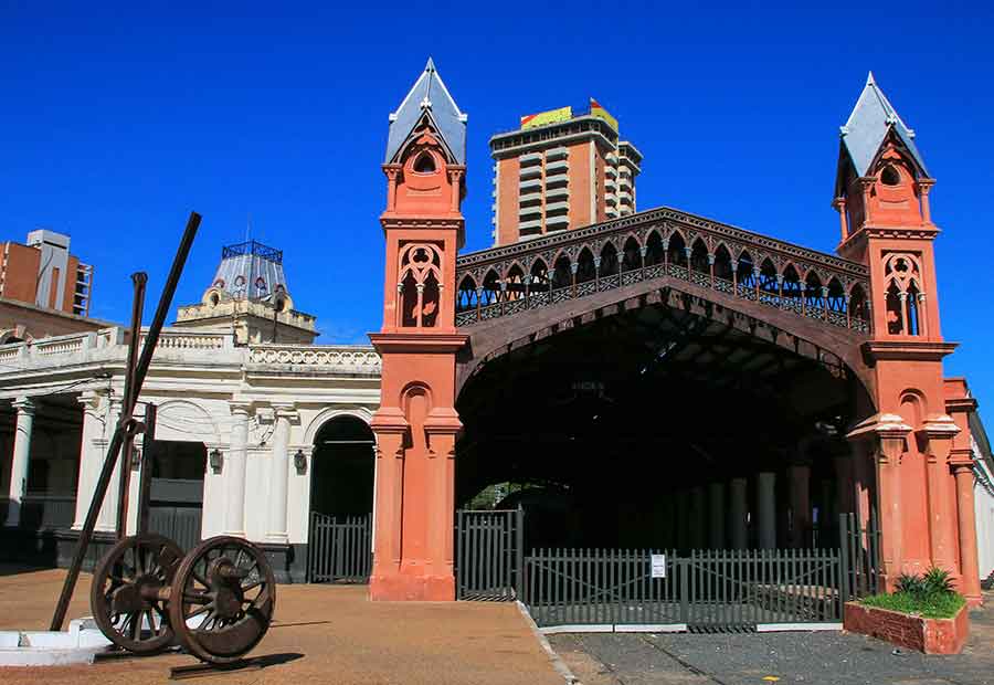 Muitos são pequenos, mas
                        contam com grandes obras de arte e registros históricos