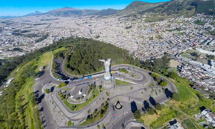 El Panecillo Hill
                    
                    