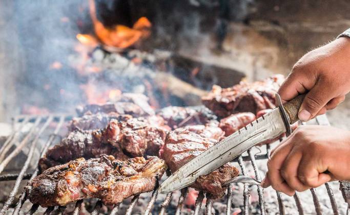 Degustar una sabrosa parrillada